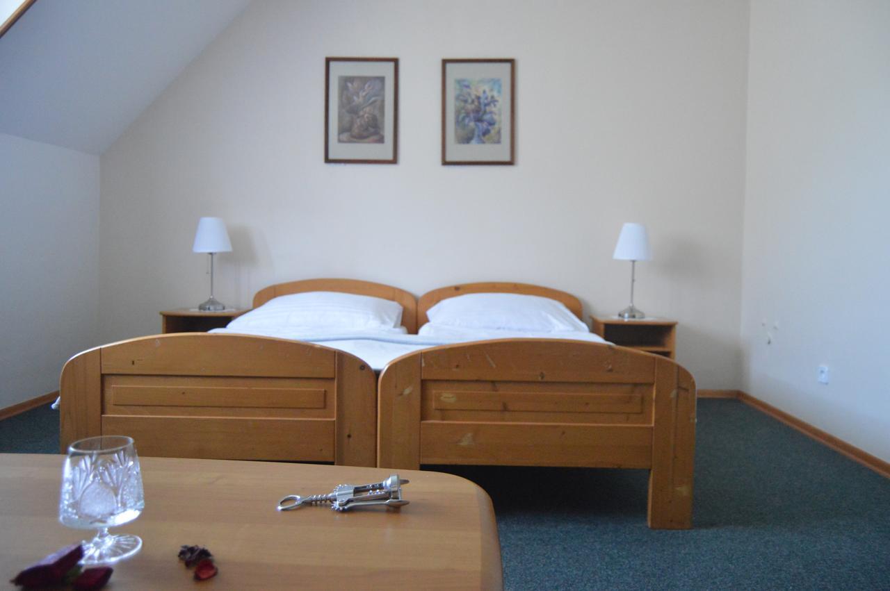 Motel Gombas Экстерьер фото